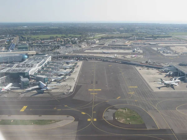 Rom Flygplats-Fiumicino "Leonardo da Vinci" utsikt från luften — Stockfoto