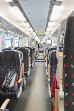 HALLE (SAALE), ALMANY - CIRCA MARCH 2016: seyahat konsepti olarak kullanışlı tren koltukları