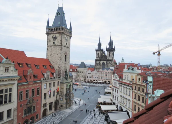 Czech Republic 2020年6月 旧市庁舎 ティン教会 新しく再建されたバロック様式のマリアン柱のある旧市街広場 1918年破壊 — ストック写真