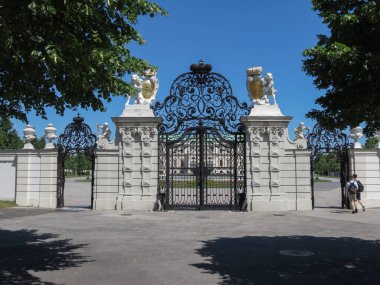 VIENNA, AUSTRIA - CIRCA HAZİRAN 2020: Schloss Belvedere (çeviri Belvedere Sarayı) İmparatorluk Sarayı