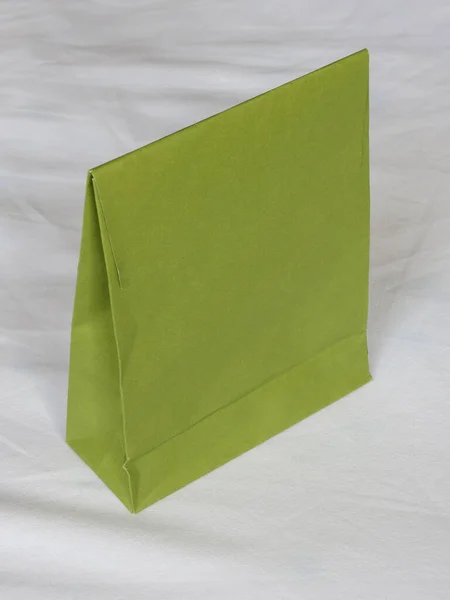 Torba Zielonym Papierem Pakowania Towarów — Zdjęcie stockowe
