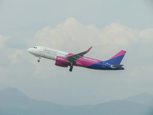 Bergamo Orio Serio Italia Circa Septiembre 2020 Despegue Wizzair Airbus — Foto de Stock