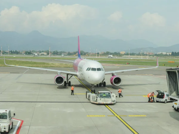 BERGAMO ORIO AL SERIO, İtalya - CRCA EPTESİ 2020: WizzAir Airbus A320