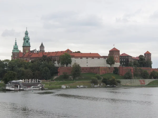 Krakow Polska Circa Październik 2019 Zamek Wawelski Widziany Strony Wisły — Zdjęcie stockowe
