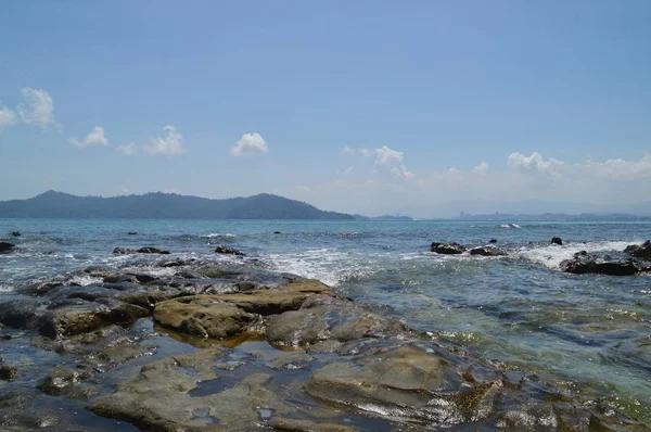 海滩上的岩石形成 — 图库照片