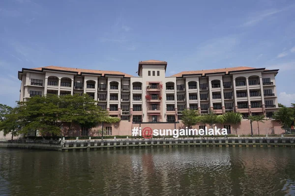 Malacca, Malezya-18 Ekim 2020; Casa del Rio Oteli yakınlarındaki Melaka Nehri manzarası, Melaka, Malezya