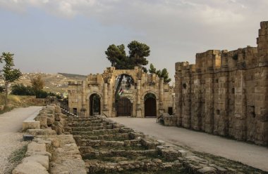 Antik Roma şehri Gerasa 'nın güney kapısı, modern Jerash, Ürdün