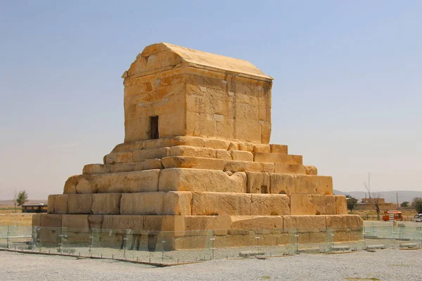 赛勒斯大帝的坟墓是帕萨迦德最重要的纪念碑 — 图库照片