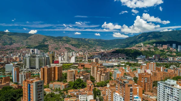 Medellin şehri ufuk hava fotoğrafı — Stok fotoğraf