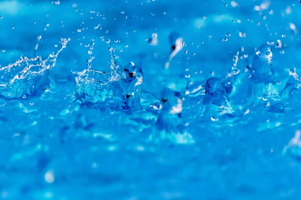 Primer Plano Una Salpicadura Que Tiene Lugar Sobre Superficie Agua —  Fotos de Stock