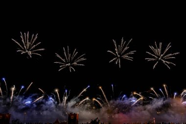 Fireworks, yeni yıl ve kopya alanı - arka plan.