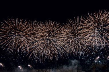 Altın havai fişek - soyut tatil arka plan.