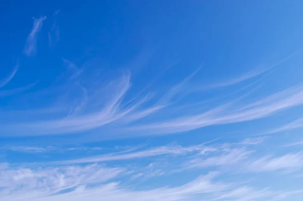 Blue sky with white cirrus clouds sunny panorama. — Stock Photo, Image