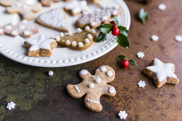 Panes Jengibre Navidad Caseros Plato Blanco —  Fotos de Stock