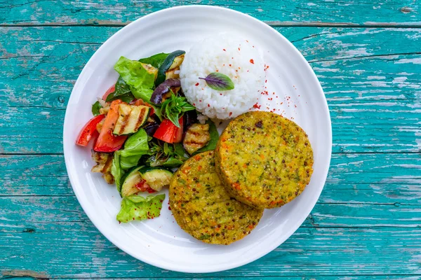 Vegetarische Burger Mit Einem Gesunden Salat Und Reis — Stockfoto