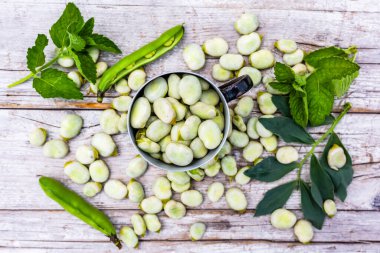  Bardakta taze kabuklu fasulye..