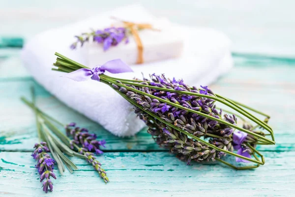 Hemgjorda Doftande Tvålar Och Potpurri Med Lavendel Blommor — Stockfoto