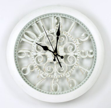 Beyaz arka plan üzerinde izole duvar saati