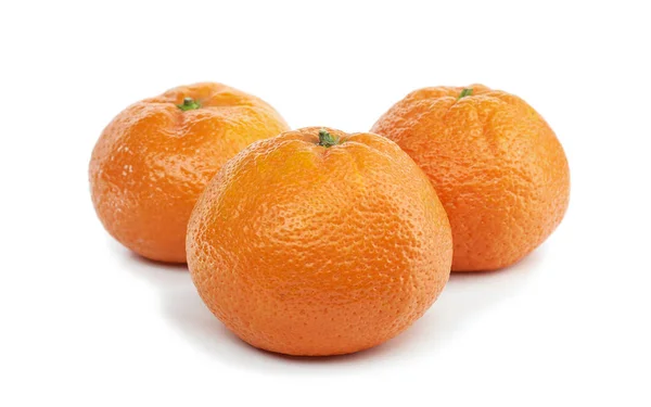 Reife Mandarinen Mandarine Mit Grünen Blättern Und Spitzen Segmente Isoliert — Stockfoto