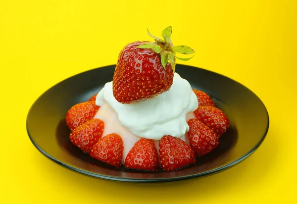 Egy Tányér Finom Gyümölcs Torta — Stock Fotó