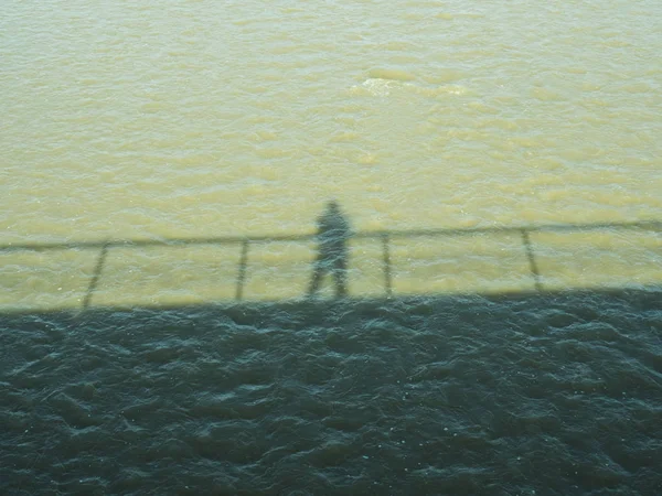 Puente sombra de agua — Foto de Stock