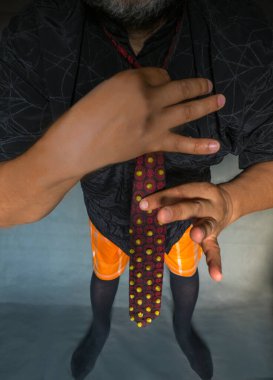 şaka kravat polka noktaları