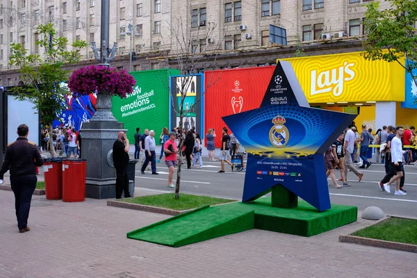 Kyiv Ukraine May 2018 People Footbal Fans Walking Street Fan — Stock Photo, Image