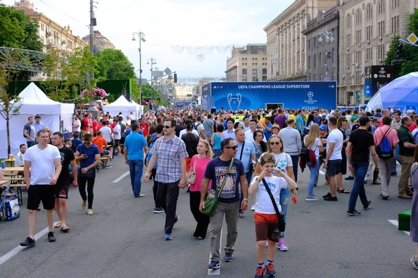 Kyiv Ukraine May 2018 People Footbal Fans Walking Street Fan — Stock Photo, Image