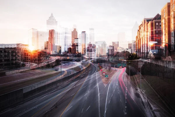 Doppia Esposizione Del Traffico Notturno Nella Città Moderna Atlanta Usa — Foto Stock
