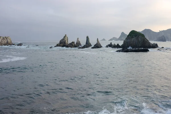 Felsige Küste Bei Sonnenuntergang Strand Von Gueirua Asturien Spanien — Stockfoto