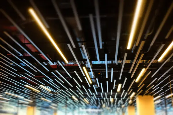 Leuchtstofflampen Linie Modernen Gebäude Decke — Stockfoto