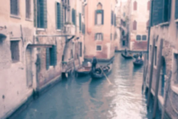 威尼斯与运河中的吊船的模糊图像 模糊威尼斯视图 — 图库照片