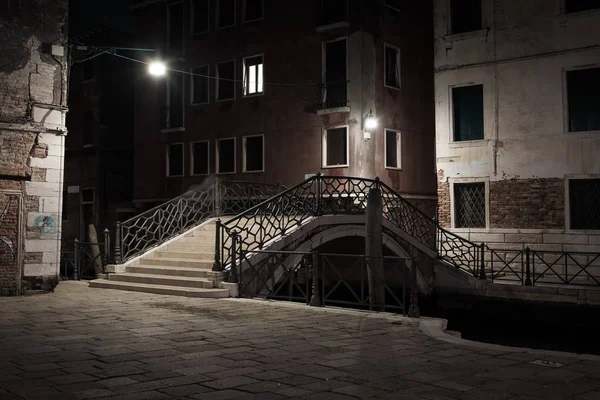 Venice Canal View Night Bridge Historical Buildings Italy — Stock Photo, Image