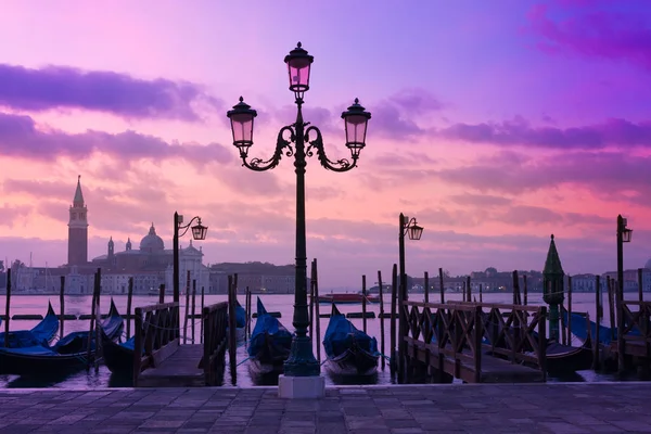 Gondole Sunrise Widokiem Kościół San Giorgio Maggiore Tle Wenecja Włochy — Zdjęcie stockowe