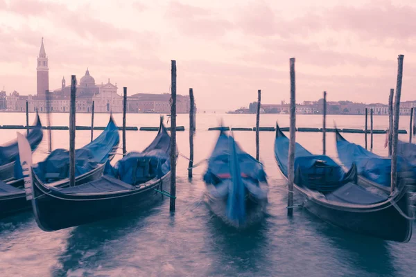 Góndolas Amanecer Con Vista Iglesia San Giorgio Maggiore Fondo Venecia — Foto de Stock