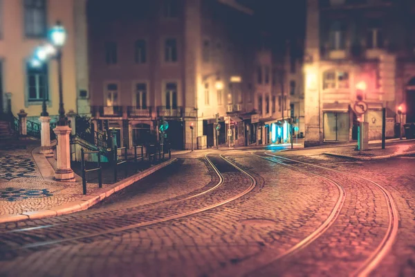Calle Iluminada Vieja Ciudad Europea Por Noche Efecto Desplazamiento Inclinación — Foto de Stock