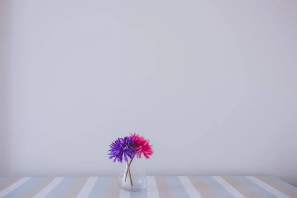 Vase Flowers Table White Wall — Stock Photo, Image