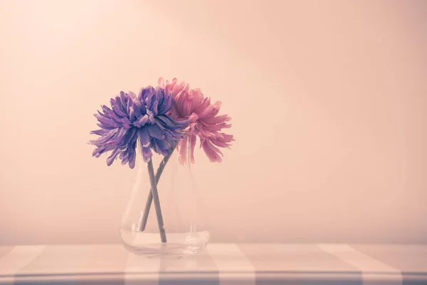 Vase Flowers Table White Wall — Stock Photo, Image