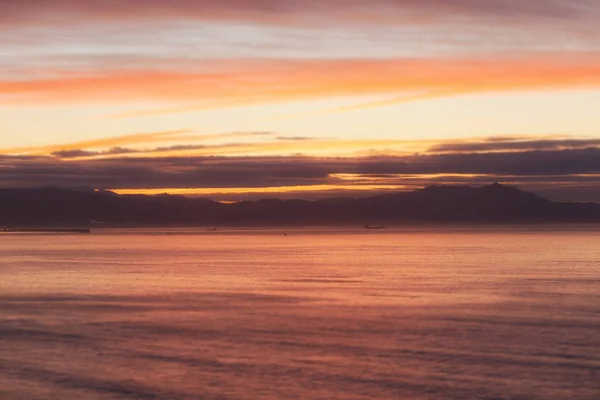 Fundo Céu Colorido Paisagem Oceânica Pôr Sol Dramático Com Céu — Fotografia de Stock