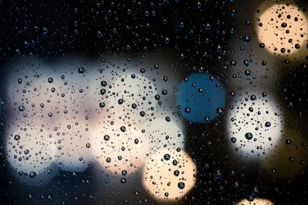 Krople Deszczu Oknie Streszczenie Noc Światła Miasta — Zdjęcie stockowe