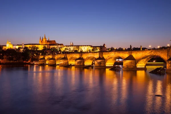 Charles Bridge Praag Bij Nacht Tsjechië — Stockfoto