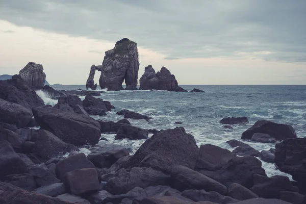 Costa Rocosa Del Océano Atlántico Cerca San Juan Gaztelugatxe País —  Fotos de Stock