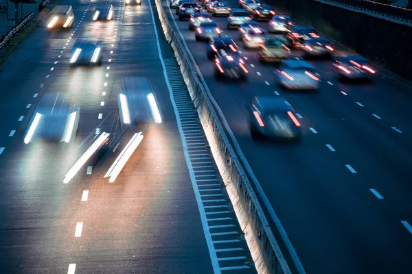 Velocidad Tráfico Senderos Ligeros Carretera Por Noche Exposición Larga Fondo —  Fotos de Stock