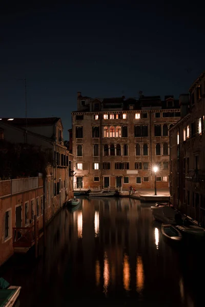 Vita Notturna Nella Vecchia Città Europea Venezia Italia — Foto Stock