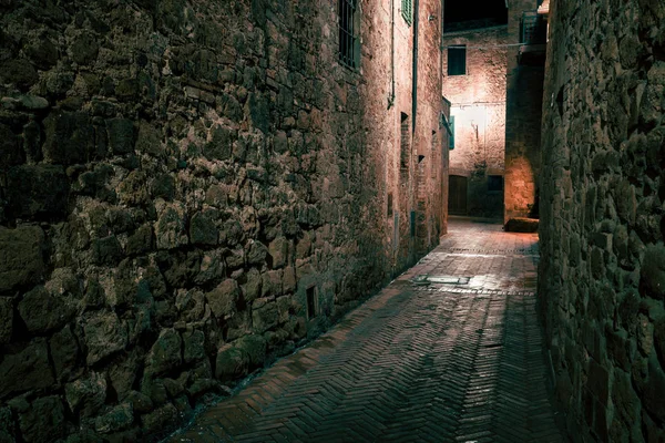 Rua Vazia Estreita Européia Velha Uma Cidade Medieval Noite Pienza — Fotografia de Stock