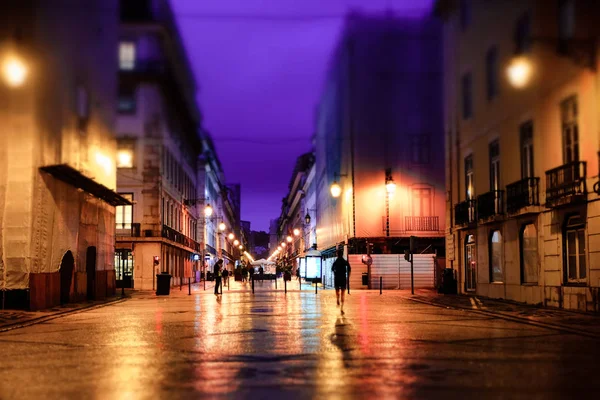 Gece Şehir Hayatı Araba Sokak Lambaları Retro Tarzı Bulanık Arka — Stok fotoğraf