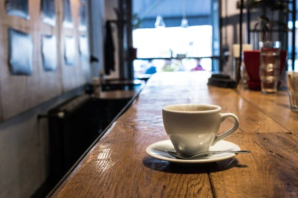 Koffiekopje Houten Tafel Café Interieur — Stockfoto