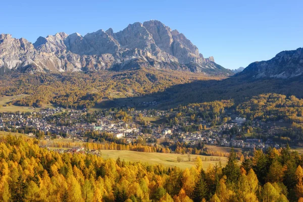 Nádherný Slunečný Pohled Alpy Dolomity Žlutým Modřín Stromy Barevné Podzimní — Stock fotografie