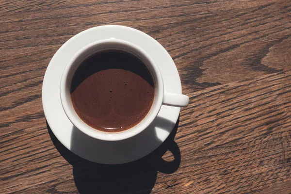 Kopje Koffie Houten Tafel Bovenaanzicht — Stockfoto