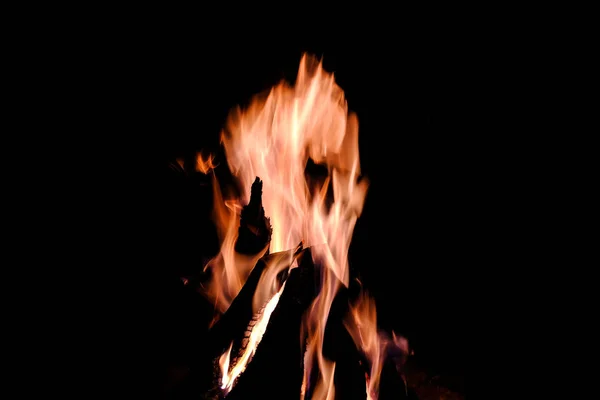 Feuer Auf Schwarzem Hintergrund Blick Auf Das Lagerfeuer Aus Nächster — Stockfoto